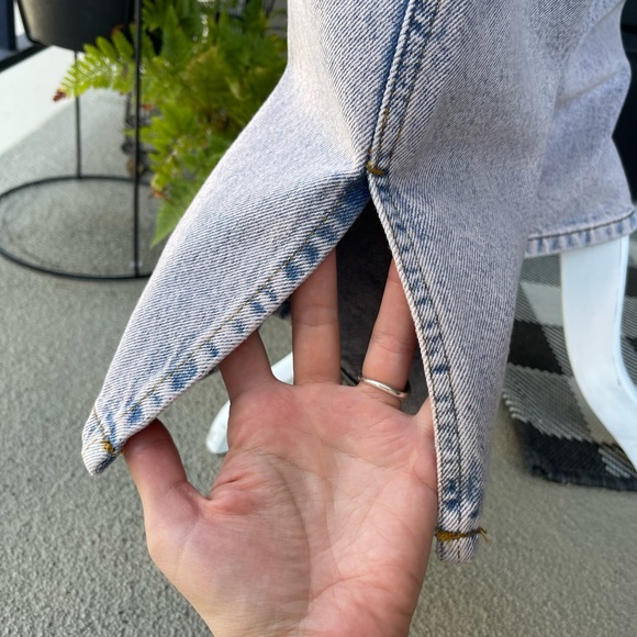 NA-KD FASHION MID-RISE WIDE LEG OVERSIZED JEANS WITH SLITS IN BLUE- PINK COLOR - Picture 15 of 17